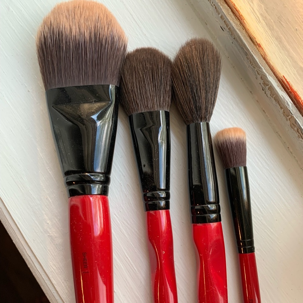 4 Smashbox brushes